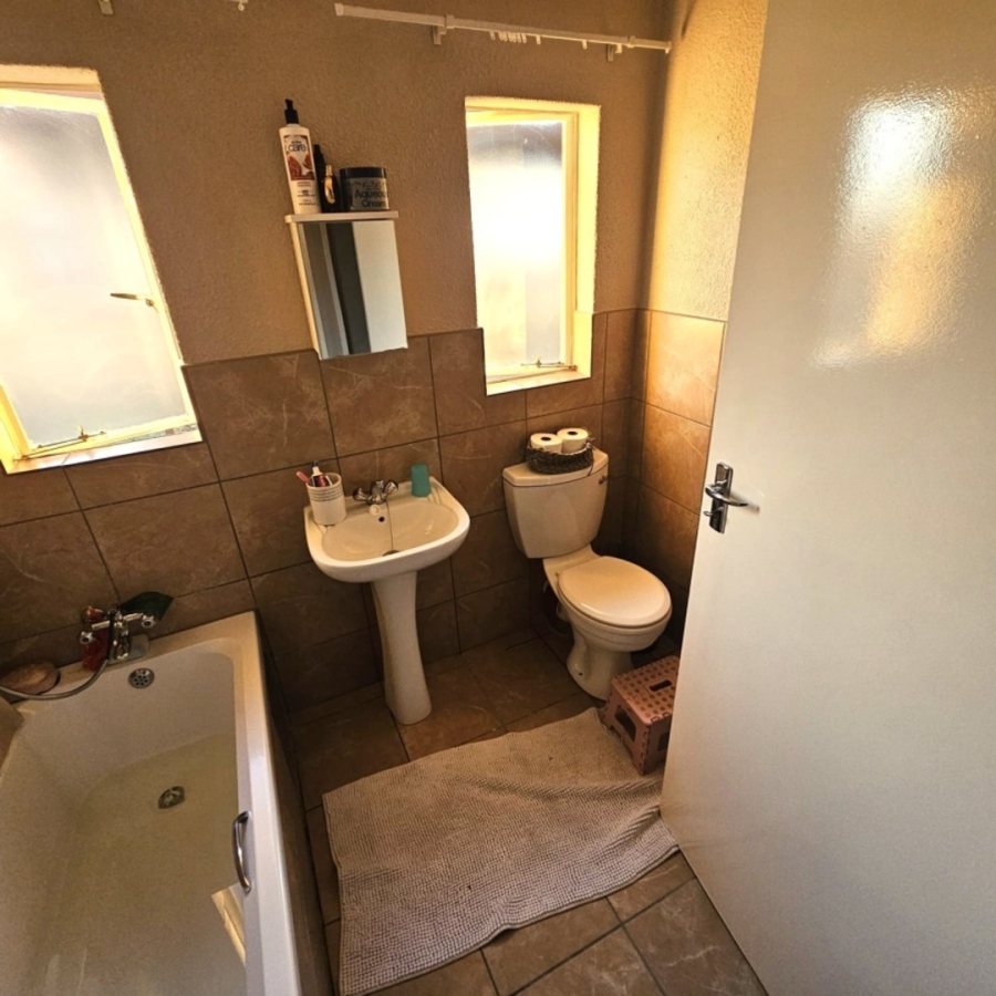 To Let 3 Bedroom Property for Rent in Waterkloof North West